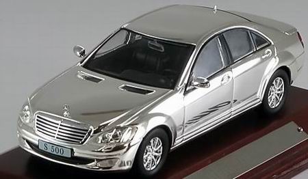 Модель 1:43 Mercedes-Benz S500 - chrome