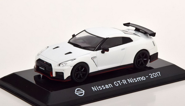 Модель 1:43 Nissan GT-R Nismo - white