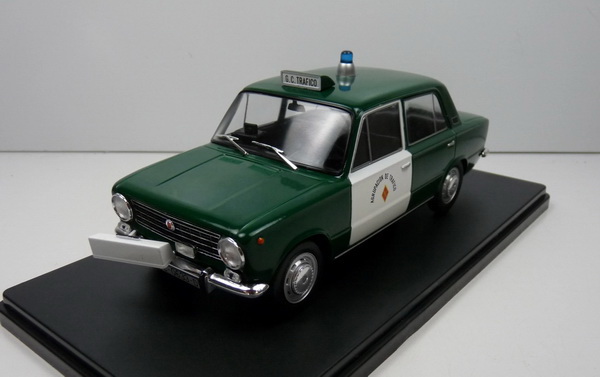 Модель 1:24 SEAT 124D Agrupacion De Trafico Police - green/white
