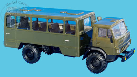 Модель 1:43 НефАЗ-110 вахтовый автобус (шасси КамАЗ-4326) - хаки / KamAZ-4326 NefAZ-110 Military