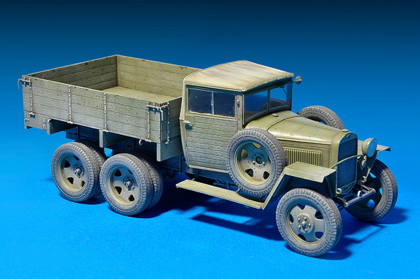 Модель 1:35 ААА Советский армейский трехосный грузовик бортовой KIT