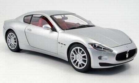 Модель 1:18 Maserati Gran Turismo - silver