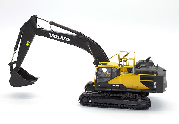 Модель 1:50 Volvo EC480E Excavator