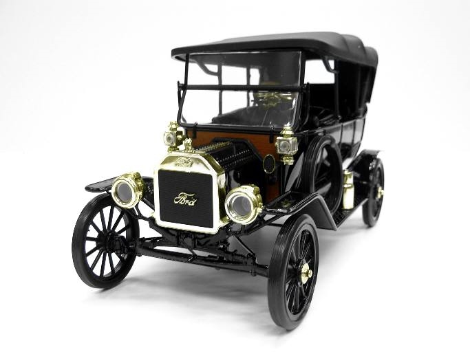 Модель 1:18 Ford Model T Touring Softtop - black