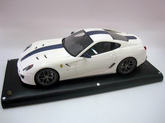 Модель 1:18 Ferrari 599 GTO - white/blue (L.E.159pcs)