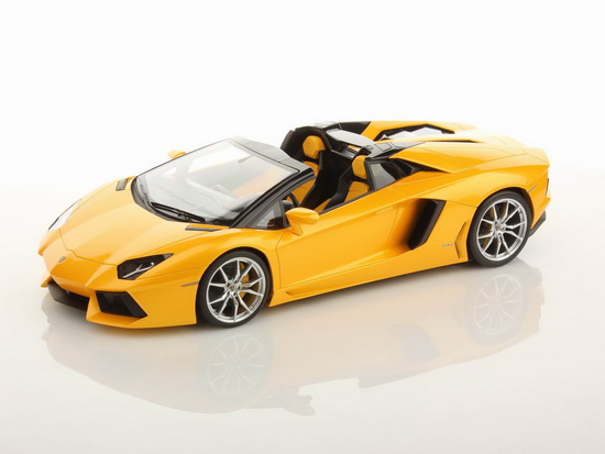Модель 1:18 Lamborghini Aventador LP 700-4 Roadster - giallo orion [смола; без открывающихся элементов]