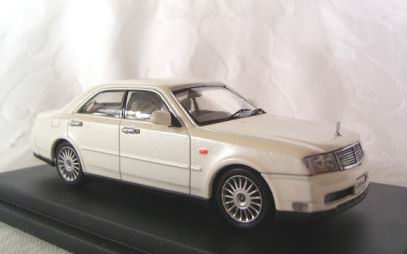 Модель 1:43 Nissan CEDRIC - pearl white