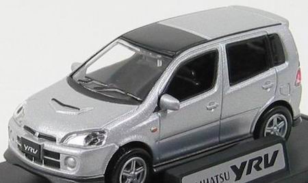Модель 1:43 Daihatsu YRV - silver