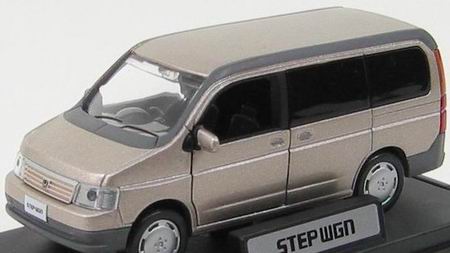 Модель 1:43 Honda StepWGN Minibus - beige
