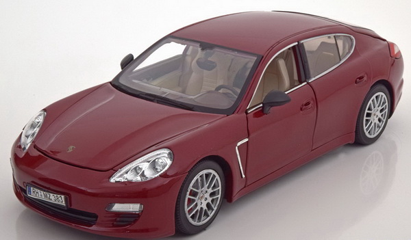Модель 1:18 Porsche Panamera 4S - red