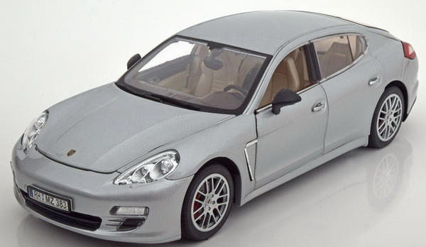 Модель 1:18 Porsche Panamera 4S - silver