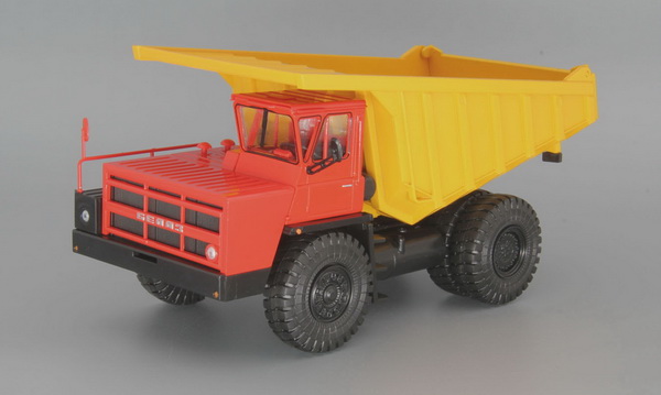 Модель 1:43 БелАЗ-7526 (углевоз) - красный/жёлтый