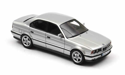 Модель 1:43 BMW M5 (E34) - silver