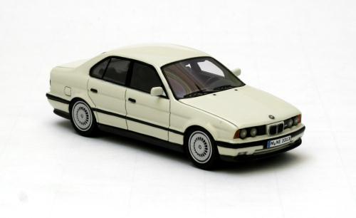 Модель 1:43 BMW M5 (E34) 1994 White