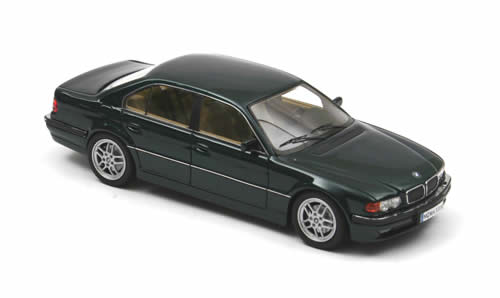 Модель 1:43 BMW 740d (E38) - dark green