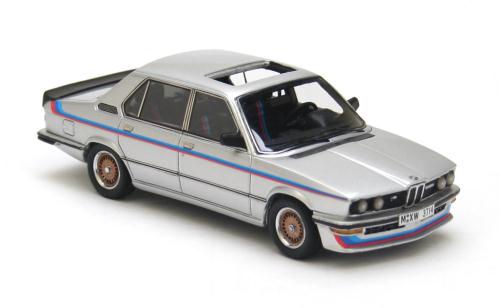 Модель 1:43 BMW M535i (E12) - silver/blue stripes