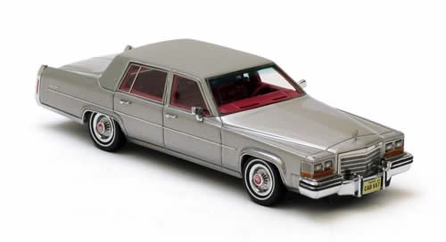 Модель 1:43 Cadillac Fleetwood Brougham - silver/grey