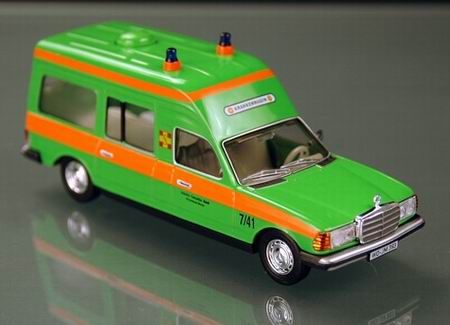 Модель 1:43 Mercedes-Benz 300 D (W123) Ambulance green and orange deco ASB