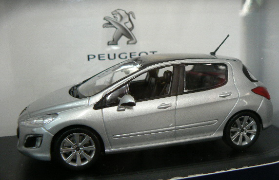 Модель 1:43 Peugeot 308 Aluminium Silver