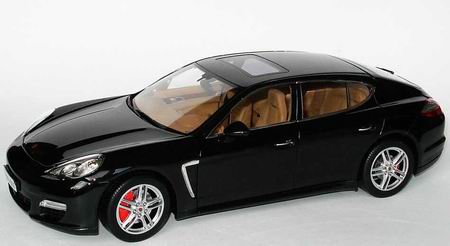 Модель 1:18 Porsche Panamera turbo - basalt black