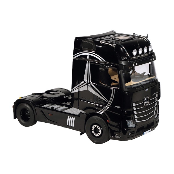 Модель 1:18 MERCEDES-BENZ Actros седельный тягач, черный с рисунком