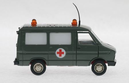 iveco fiat 30.8 daily ambulanza militare - ambulance OC02450 Модель 1:43