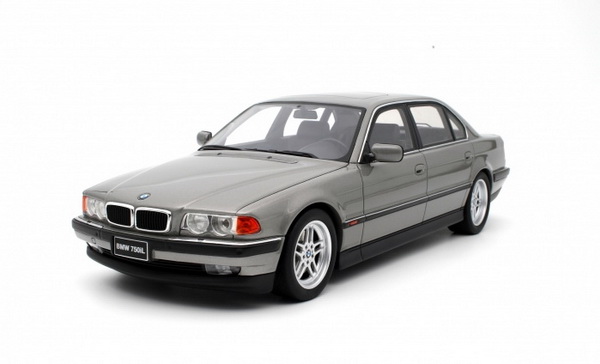 Модель 1:18 BMW 750 iL E38 1995 - light grey met.