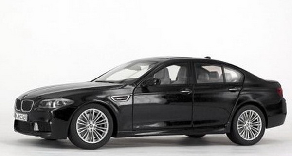 Модель 1:18 BMW M5 (F10M) - Black sapphire