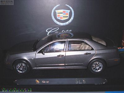 Модель 1:18 Cadillac SLS