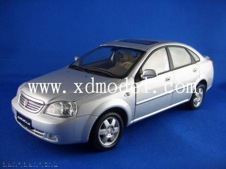 Модель 1:18 GM Buick China Excelle silver