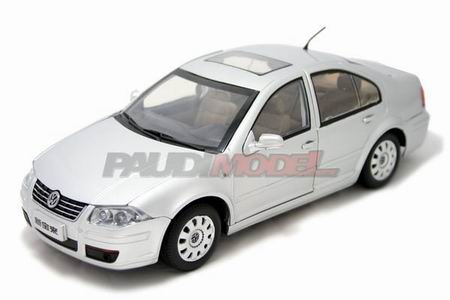 Модель 1:18 Volkswagen New Bora - silver