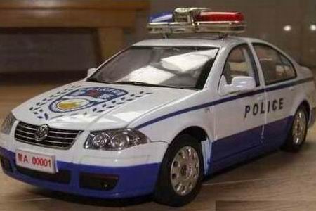 volkswagen new bora police CPM18006P Модель 1:18