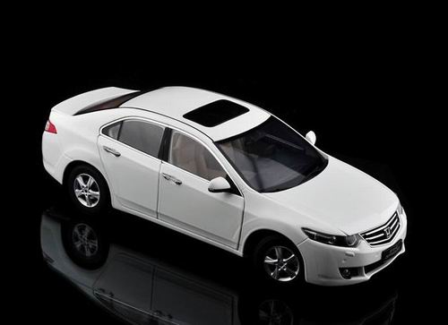 Модель 1:18 Honda Accord/Spirior - white