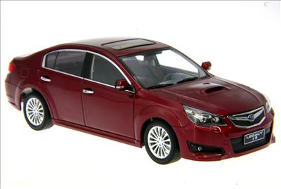 Модель 1:18 Subaru Legacy - red