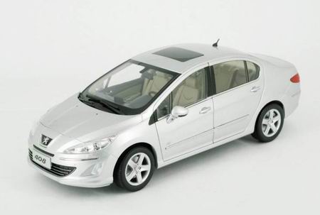 Модель 1:18 Peugeot 408 (China) - silver