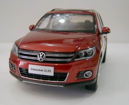 Модель 1:18 Volkswagen Tiguan - red
