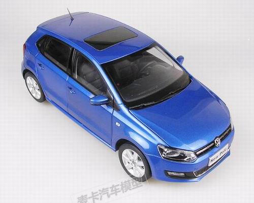 Модель 1:18 Volkswagen New Polo - blue