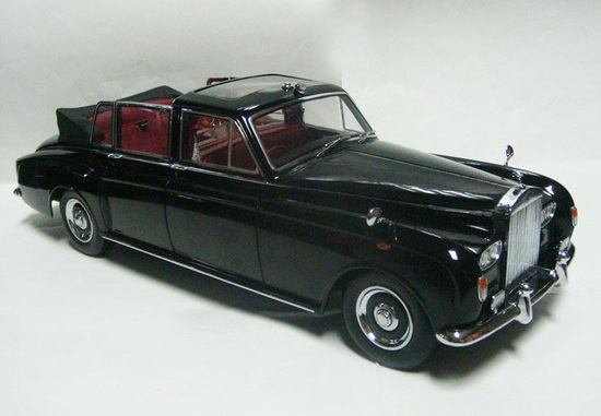 Модель 1:18 Rolls-Royce Phantom VI Landaulet - black/red interior