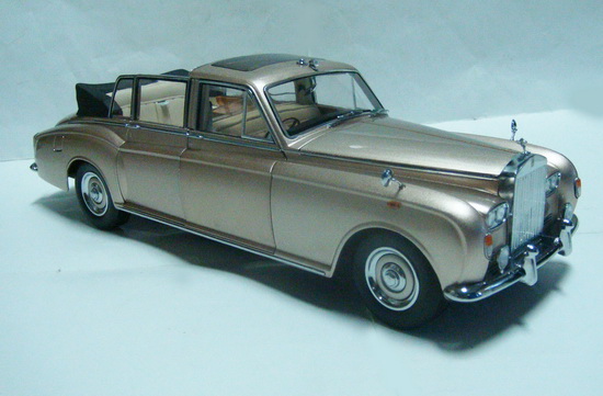 Модель 1:18 Rolls-Royce Phantom VI Landaulet - gold