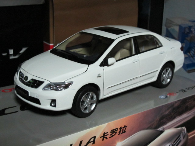 Модель 1:18 Toyota Corolla (E140) - white
