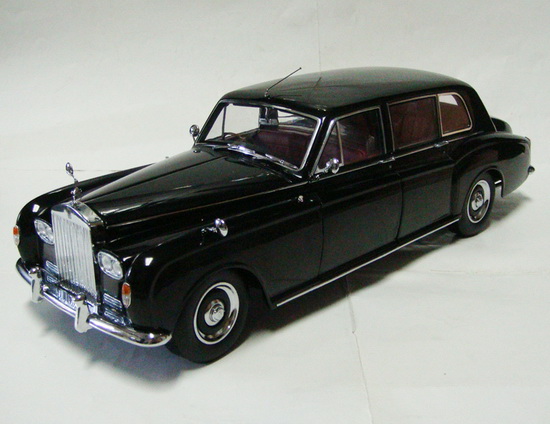 Модель 1:18 Rolls-Royce Phantom V - black