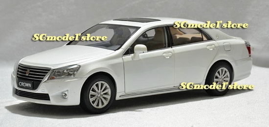 Модель 1:18 Toyota Crown - white