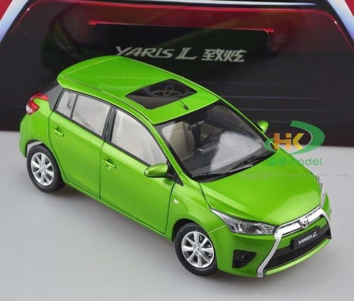 Модель 1:18 Toyota Yaris L - green