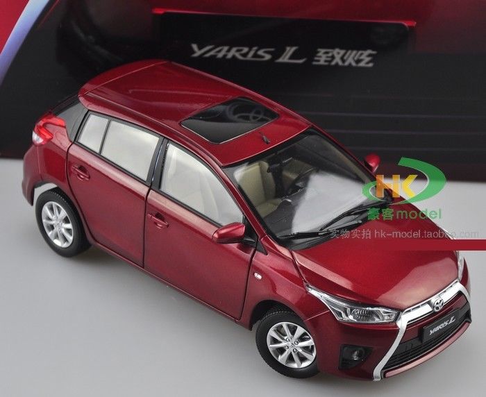 Модель 1:18 Toyota Yaris L - red