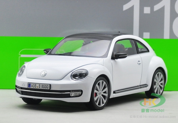 Модель 1:18 Volkswagen New Beetle - white