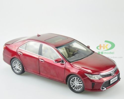 Модель 1:18 Toyota Camry (2015) - red