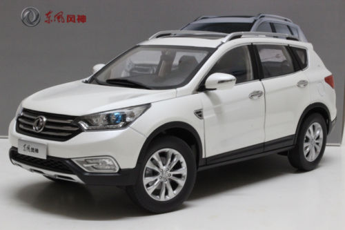 Модель 1:18 Dongfeng AX7 - White