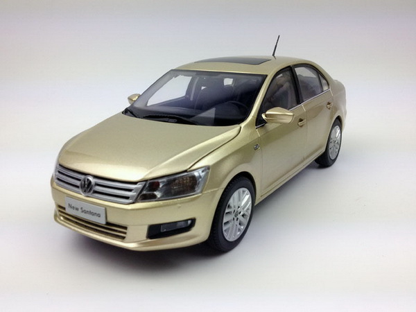 Модель 1:18 Volkswagen Santana - gold