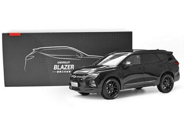 Модель 1:18 Chevrolet Blazer RS - black