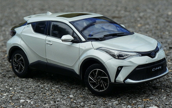 Модель 1:18 Toyota C-HR - white